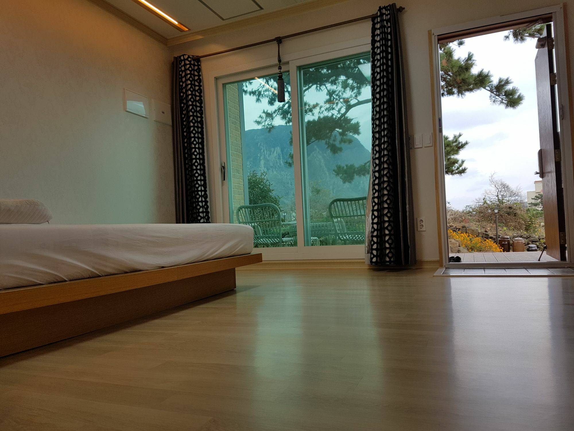 Wind Jeju Cafe & Pension ソギポ エクステリア 写真